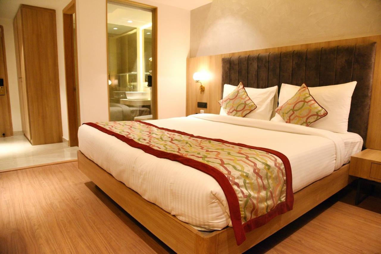 Hotel Klg Altoria Chandīgarh Dış mekan fotoğraf