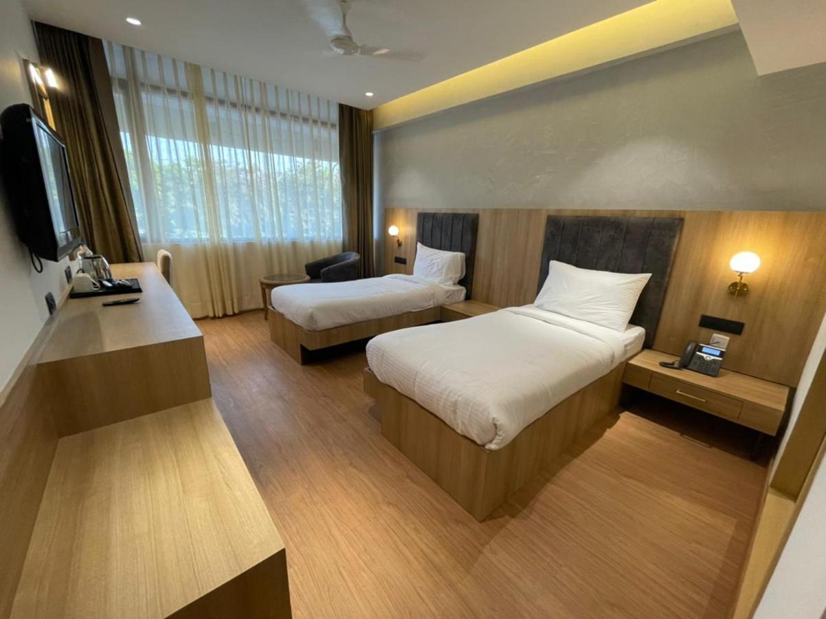 Hotel Klg Altoria Chandīgarh Dış mekan fotoğraf