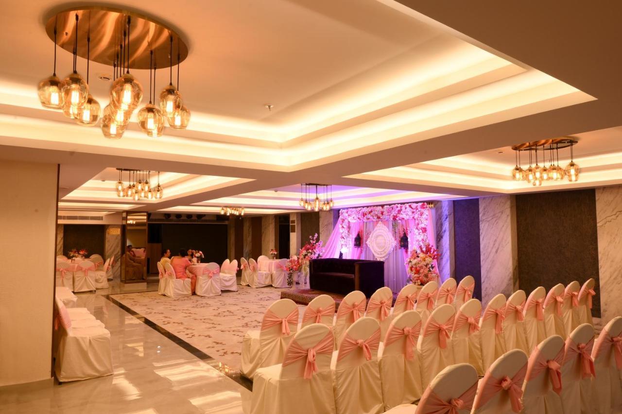 Hotel Klg Altoria Chandīgarh Dış mekan fotoğraf