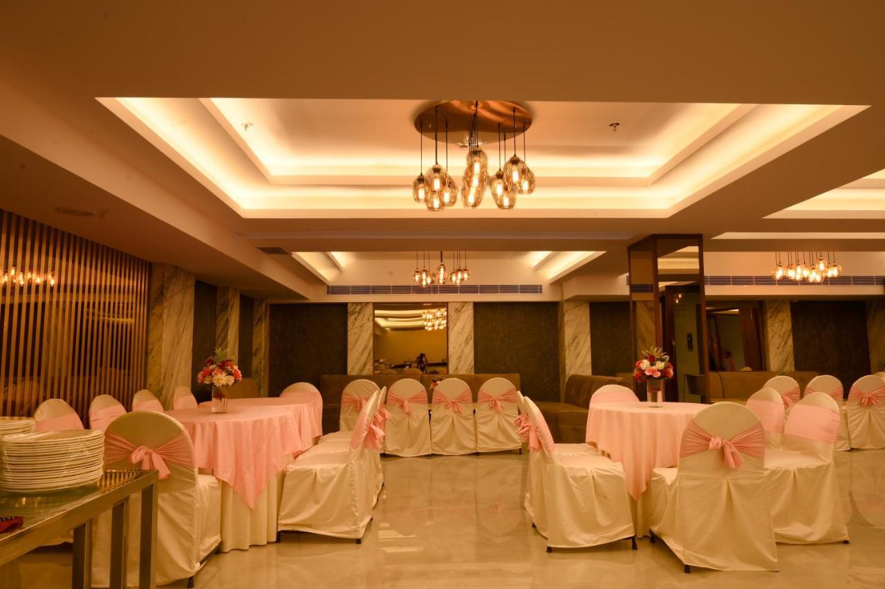 Hotel Klg Altoria Chandīgarh Dış mekan fotoğraf