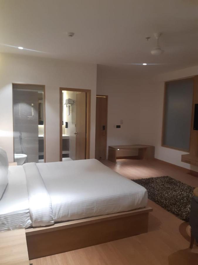 Hotel Klg Altoria Chandīgarh Dış mekan fotoğraf