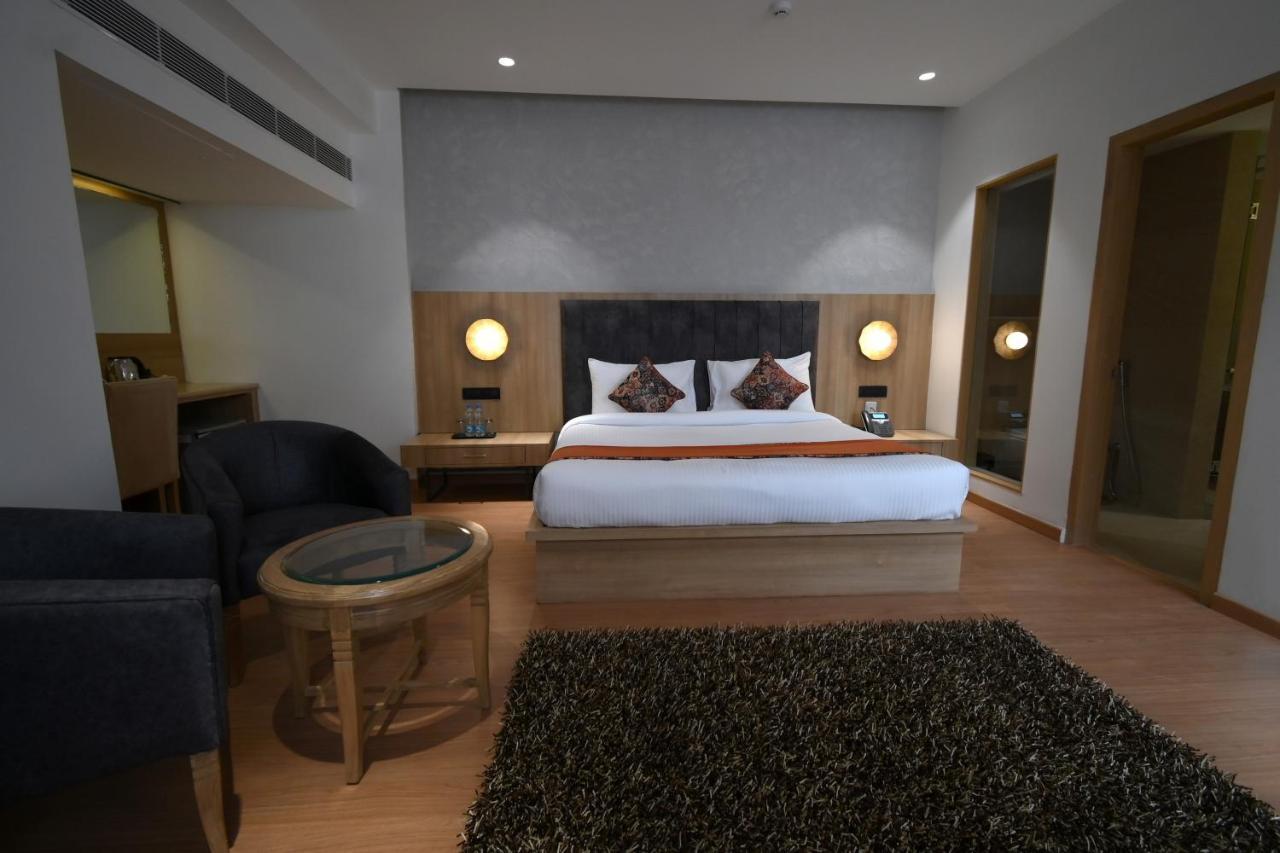 Hotel Klg Altoria Chandīgarh Dış mekan fotoğraf