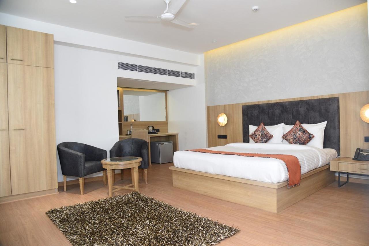 Hotel Klg Altoria Chandīgarh Dış mekan fotoğraf