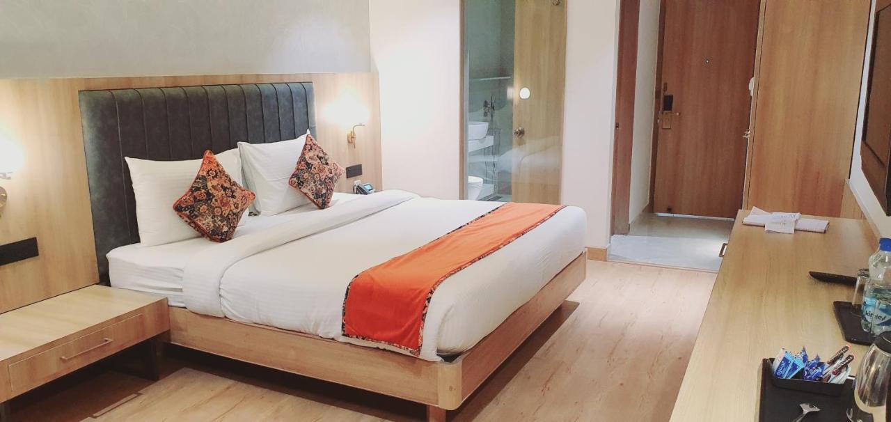 Hotel Klg Altoria Chandīgarh Dış mekan fotoğraf